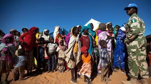Een unamid honor guard begroet komst se gration's in de unamid verbinding in el geneina de afrikaanse unie / verenigde naties hybride operatie in darfur (bekend onder de afkorting unamid. Unamid Darfur Ø§Ù„Ø£Ù…Ù… Ø§Ù„Ù…ØªØ­Ø¯Ø©