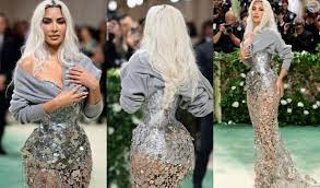 Cintura extremamente fina de Kim Kardashian em look do Met Gala choca: 'Os  órgãos estão gritando'