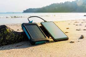 Solar power banks are small and portable battery packs connected to a solar panel, all wrapped in a durable, compact shell. Solar Powerbank Test Empfehlungen 08 21