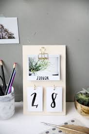 Diy Schreibtisch Kalender Mit Instax Fotos Selbstgemacht Mein Feenstaub Diy Desk Calendar Diy Calendar Easy Diy Crafts