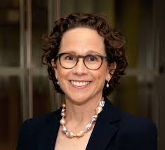 Leslie Levin's Instagram, Twitter & Facebook