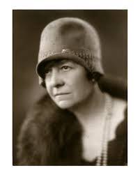 Martha Bianchi's Instagram, Twitter & Facebook