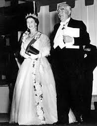 La minoría de edad de isabel ii es el período de la historia de españa durante el cual isabel ii, a la muerte de su padre fernando vii, reinó bajo la institución de la regencia de su madre primero, maría cristina de borbón y del general baldomero espartero después. Isabel Ii Del Reino Unido Wikipedia La Enciclopedia Libre