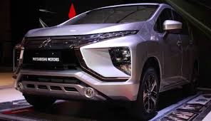 Hasil gambar untuk mitsubishi expander interior