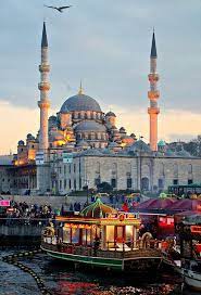 Dominating the old city's skyline, süleyman the magnificent's most notable architectural legacy certainly lives up to its patron's name. Istanbul At Dusk Tutto Il Mondo Miei Posti Preferiti Turquie Voyage Turquie Istanbul Istanbul