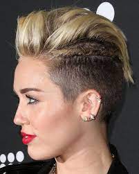 Miley cyrus joined the party on saturday evening as elon musk celebrated his saturday night live hosting debut with girlfriend grimes. Der Undercut Diese Stars Lieben Die Trendfrisur Miley Cyrus Haare Styling Kurzes Haar Seiten Frisuren