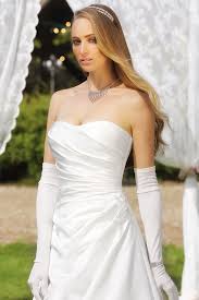 Miss kelly, miss paris, divina sposa, la sposa, white one, stella york, u.v.m. La Sposa Brautmoden Brautkleider Hochzeitskleider Abendkleider Balayi