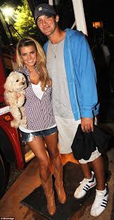 According to a source, jessica's parents joe and tina came with them on the trip, along with some of tony's friends. Tumultuous Jessica Simpson And Dallas Cowboys Star Tony Romo Embarked On A Red Hot Romance In 2007 But Skip Bayl Jessica Simpson Style Country Outfits Fashion