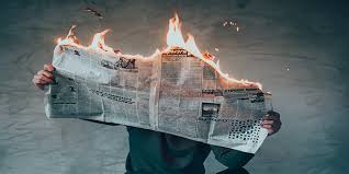 Surat kabar tersebut di atas tidak bertahan lama. Sejarah Persaingan Surat Kabar Ruang Bahasa Blog