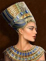 The pharaoh was also called the heretic king. 23 Picture Of Nefertiti Egypt S Most Beautiful Queen Vintagetopia Egyptian Fashion Egyptian Costume Egyptian Makeup