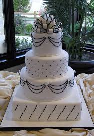 Black And White Wedding Cakes With Bling Tiffany S Bling Bling Wedding Cakes Cake White Wedding Cakes