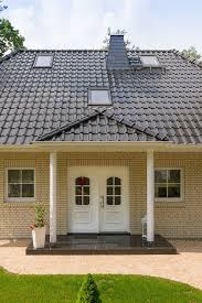 Hauseingang Uberdacht Mit Vordach Hauseingangstur Mit Fenster Seitenteil Weiss Architektur Detail Eco Vario Haus Falkensee H Haus Haustur Landhaus Haustur