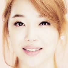 Pann: Она очень похожа на Солли, не так ли? #sulli На фото