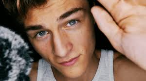 DennisASMR Biography: Age, Girlfriend, Net Worth, Height, Real Name,  Parents, Siblings