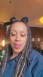 Happy thursday y'all!! 😁😁😁 Rhoda.🐝 Be great!! Smooches y'all🫦