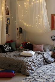 17 Ways To Make Your Bed The Coziest Place On Earth Luxurious Bedrooms Apartment Decor Small Room Bedroom