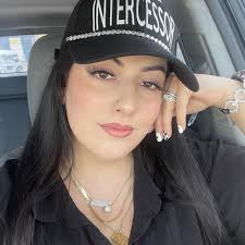 Can yall please pray for me? I can't even write this without the tears  falling down my cheeks. Im hurting inside so much. I feel like I cant even  think clearly because