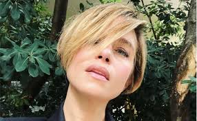 Martina Klein se corta el pelo y muestra el cambio de look a los seguidores