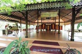 Di kampung ini potensi yang ditonjolkan adalah wisata kerajinan, yaitu batik jumput wisata budaya dan sejarah seperti mengunjungi rumah joglo, rumah gebyok, langgar duwur atau rumah sopongen. Kampoeng Wisata Rumah Joglo å¸–å­ Facebook