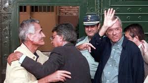 Como hemos visto previamente, otra de las diferencias entre amnistía e indulto es que la amnistía extingue al condenado de los antecedentes penales, mientras que el indulto no lo hace (o no necesariamente). Indultos Terroristas Policias Torturadores Condenados Por Los Gal Los Indultos Mas Polemicos Del Pp Publico