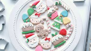 Royal icing cookie decorating tips. Video How To Decorate Simple Mini Christmas Cookies With Royal Icing Sweetopia