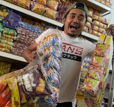 Semoga ilmu yang dikongsikan berguna untuk anda yang ingin memulakan perniagaan kedai runcit. Lan Pernah Dipandang Serong Ketika Mula Mula Buka Solo Borneo Mart Lubuk Maklumat Press