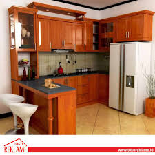 Model kitchen set premium dengan kabinet terbuka pada backwall atau medium unit. Desain Kitchen Set Kayu Jati Belanda Cek Bahan Bangunan