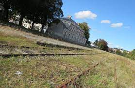 Quel que soit le type de location saisonnière que vous recherchez, vous trouverez plus de 355 options d'hébergements meublés (chaumières, maisons et plus), idéales pour courts et longs séjours, que vous voyagiez en famille, en groupe ou en couple. Pontivy Le Guichet Sncf Va Retrouver La Gare En 2021 Pontivy Journal