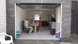 For example, garage door brands, styles, spring design and safety considerations. Familie Wohnt In Garage Sat 1 Nrw Die Infopage Zur Sendung