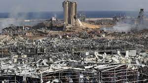Doors and windows were destroyed, and ceiling tiles were shaken loose by the shockwave, severing electrical wires. Explosion In Beirut Warum Ammoniumnitrat So Gefahrlich Ist Br24