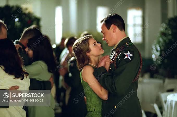 CHRIS KLEIN and KERI RUSSELL in WE WERE SOLDIERS (2002), directed by  RANDALL WALLACE. - SuperStock