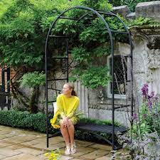 Gemutlicher platz im garten kreativer rosenbogen mit bank. Rosenbogen Traditional Roman Mit Bank Rosenbogen Aus Metall Rosenbogen Gartengestaltung The Garden Shop