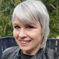 Shelly Travis's Instagram, Twitter & Facebook