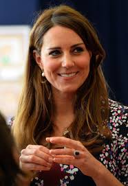 Kate middleton has rocked a modern straight hairstyle in her latest video appearance! Kate Middleton Long Straight Cut Kate Middleton Looks Stylebistro