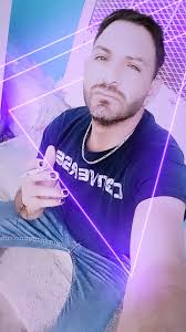 Soy pobre, lo rico lo hago en la cama.🥴 (dormir)