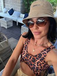 Sharing vision as universal love proof