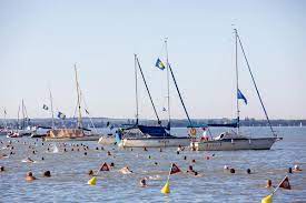 A vállalkozó kedvűek révfülöpről indulva, balatonboglárra érkezve ússzák át a balatont. Gih9ai6sek0oim
