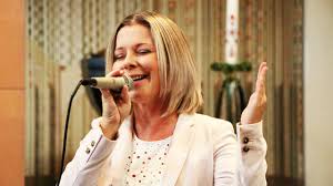 Ein Hoch Auf Uns Beliebtes Hochzeitslied Hochzeit Bourani Live Cover Annettmusic De Youtube