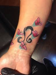 Tattoo handrücken tattoo auge tattoo unterarm frau vorlagen tattoo vorlagen arm trash polka tattoo blumen arabische tattoos rose tattoo vorlage bedeutung von blumen schmetterling tattoo. 1001 Coole Lowen Tattoo Ideen Zur Inspiration