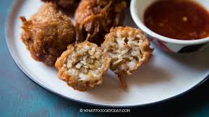 Kemudian haluskan bumbu dan masak keduanya bersamaan. Talas Goreng Uyen Fried Taro Fritters