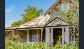 9 Phillip Street East Toowoomba Qld 4350 House For Sale Realestate Com Au Abandoned Farm Houses Architecture Details Australian Homes
