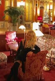 Βοήθεια για το καλάθι του skroutz πώς μπορούμε να βοηθήσουμε; H Marina Patoylh Se3i Oso Pote Se Romantiko Ta3idi Me Ton Andra Ths Sth Rwmh Oi Xryses Eyxes Toy Zeygoys Eirinika Gr