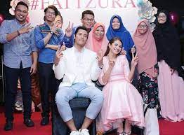 Pada 13 november keluarga saya telah menghantar rombongan merisik dan seterusnya bertunang di rumah fazura sebelum mengerjakan umrah, kata fattah yang turut ditemani fazura di majlis sidang media di royale chulan, kuala lumpur. Bawa Fazura Jumpa Keluarga Fattah Amin Berserah Pada Jodoh Astro Awani