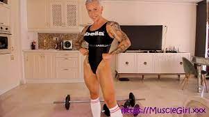 Sexy Muscle Girl XXX Flex Her Muscles | xHamster