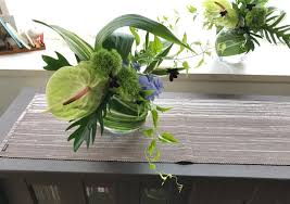 葉物を使って 夏に長持ちする生花アレンジをレッスン