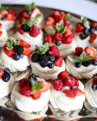 Pavlova Dessert Pavlova Dessert Pavlova Recipe Meringue Desserts