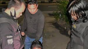 Carilah komunitas yang bisa membuat anda berkeluh kesah. Breaking News Nekat Pamer Alat Vital Dan Onani Di Tempat Umum Warga Tempino Dibekuk Polisi Tribun Jambi