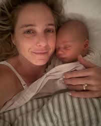 Week 2 of Freddy featuring plenty of family time & some light movement.  Love my little family of 4. 🥹🫶🏼🥰 #newbornbubble #running #training  #postpartum #crosstraining #fuel #trueathlete #trueprotein