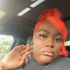 When you hug her and that wig stank a lil bit 😭