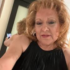 PEOPLE LOVE MONEY MORE THAN GOD IF YOUR HAND IS NOT TOO BUSY, I LOVE GOD!